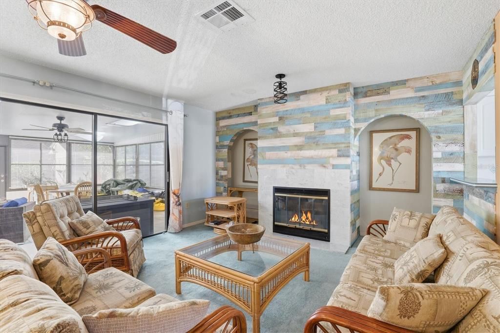 На продажу: $235,000 (2 спален, 2 ванн, 1035 Квадратных фут)