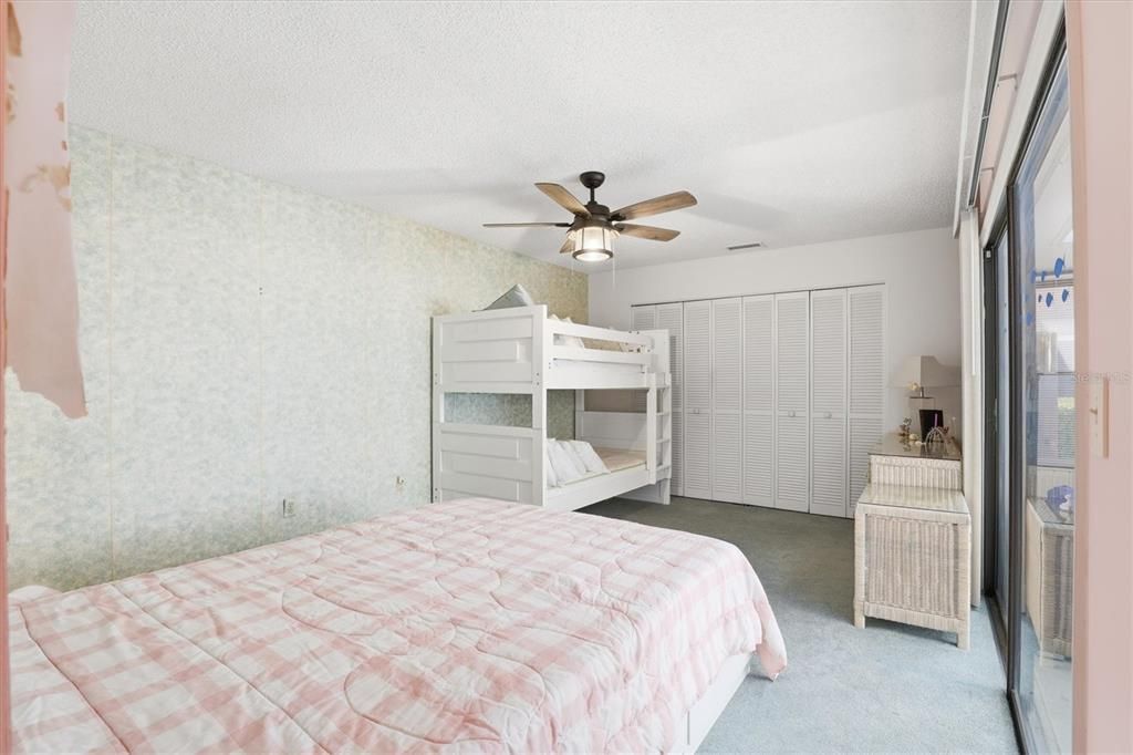 На продажу: $235,000 (2 спален, 2 ванн, 1035 Квадратных фут)