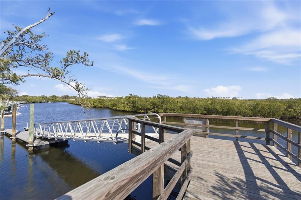 На продажу: $235,000 (2 спален, 2 ванн, 1035 Квадратных фут)