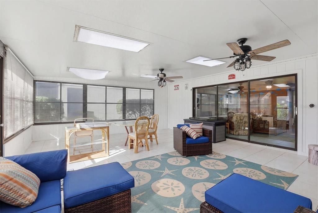 На продажу: $235,000 (2 спален, 2 ванн, 1035 Квадратных фут)