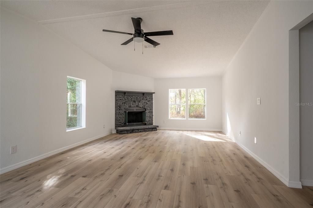 For Sale: $229,900 (4 beds, 2 baths, 2356 Square Feet)