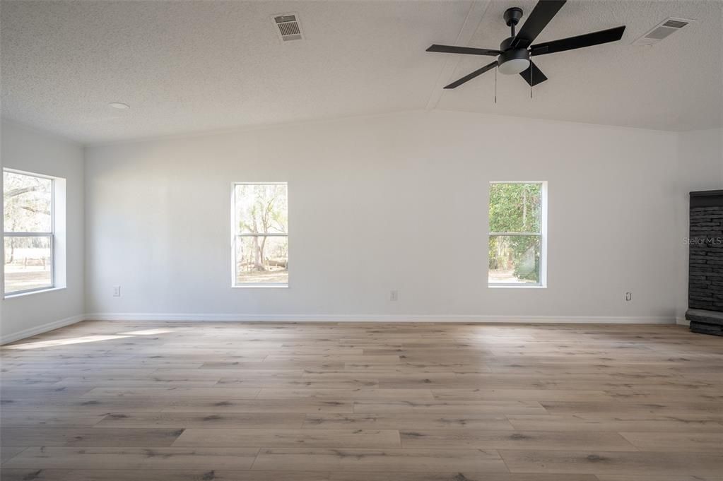 For Sale: $229,900 (4 beds, 2 baths, 2356 Square Feet)