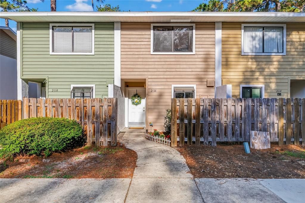 For Sale: $149,900 (2 beds, 1 baths, 1046 Square Feet)