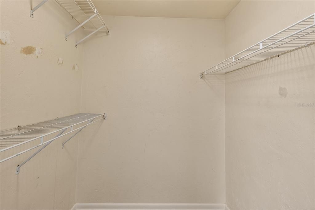 For Sale: $149,900 (2 beds, 1 baths, 1046 Square Feet)