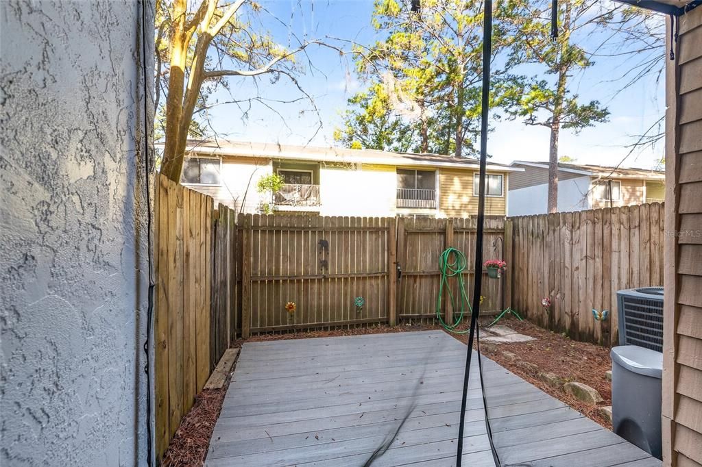 For Sale: $149,900 (2 beds, 1 baths, 1046 Square Feet)