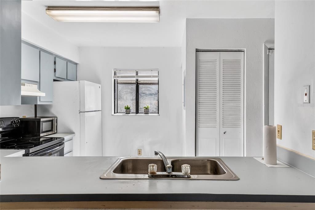 For Sale: $149,900 (2 beds, 1 baths, 1046 Square Feet)