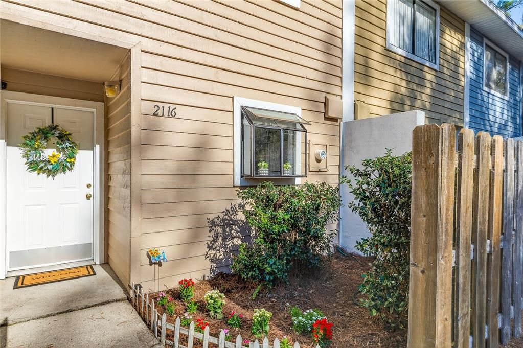 For Sale: $149,900 (2 beds, 1 baths, 1046 Square Feet)