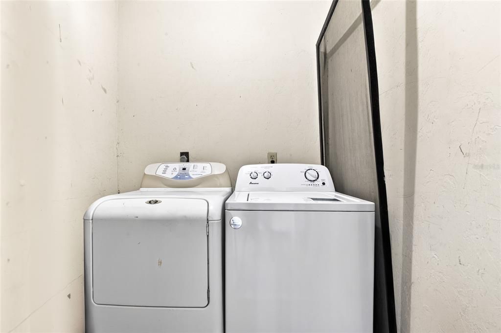 For Sale: $149,900 (2 beds, 1 baths, 1046 Square Feet)