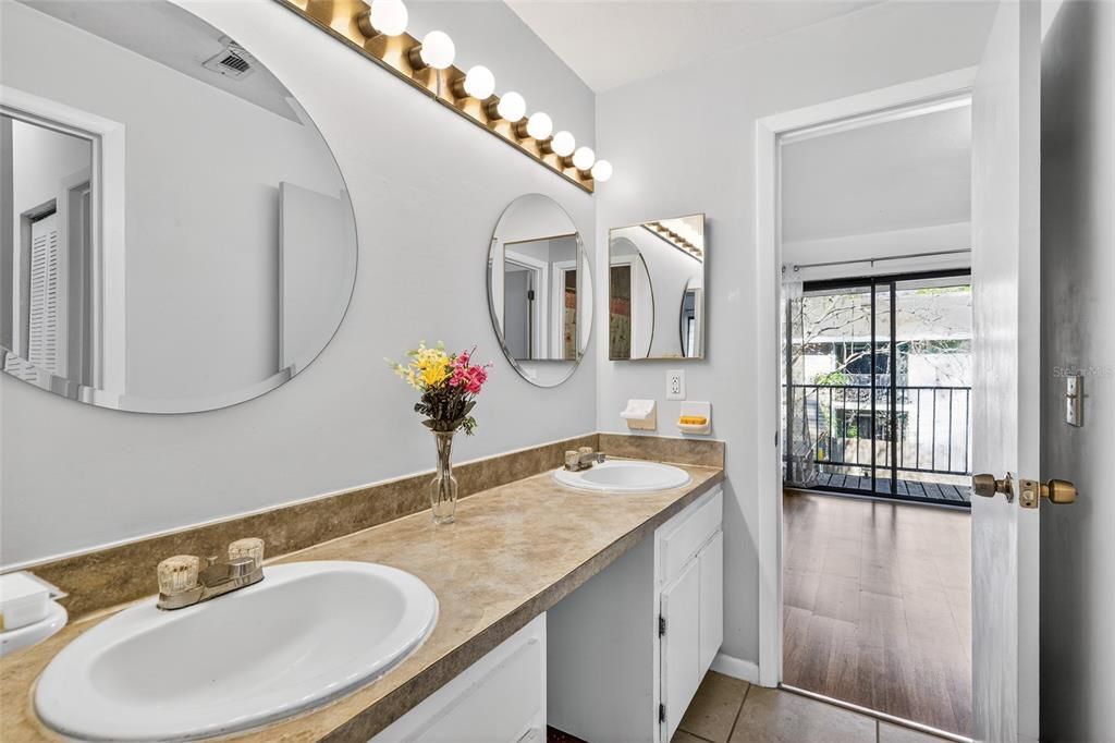 For Sale: $149,900 (2 beds, 1 baths, 1046 Square Feet)