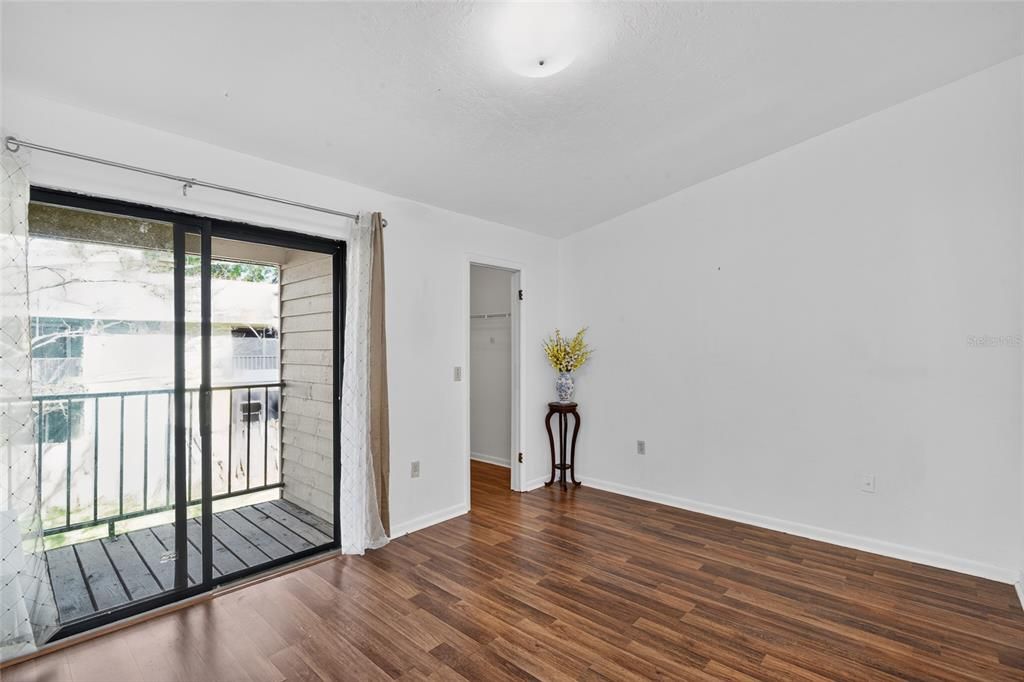 For Sale: $149,900 (2 beds, 1 baths, 1046 Square Feet)