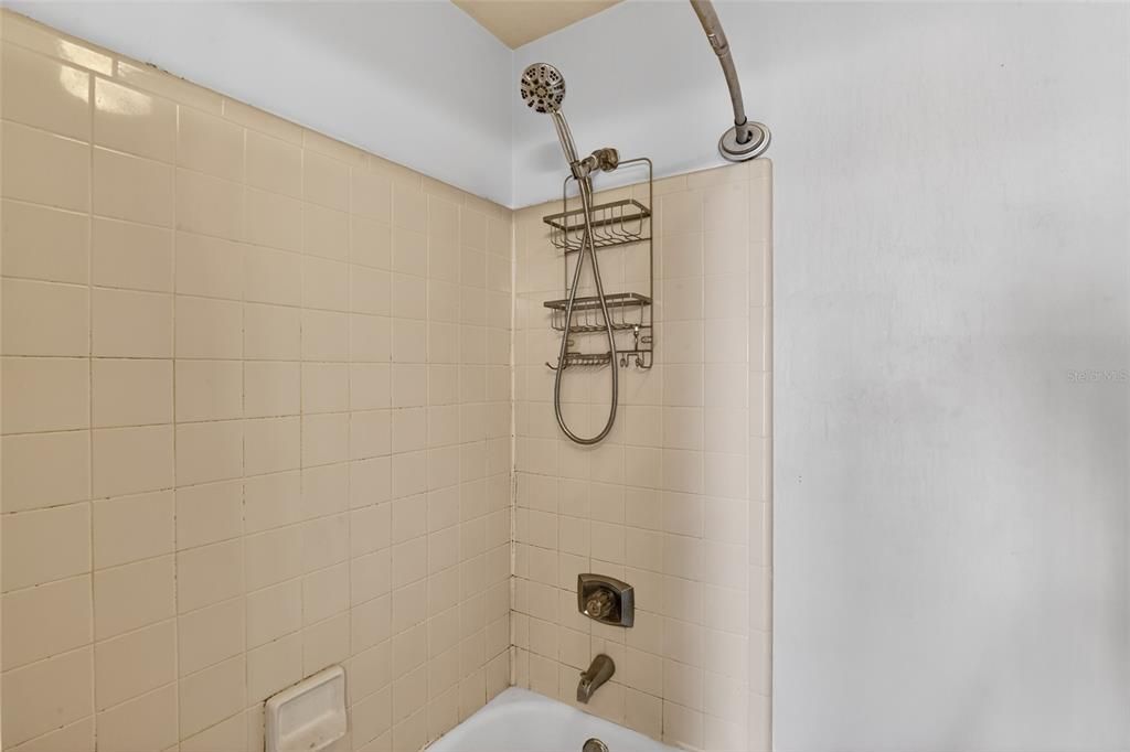 For Sale: $149,900 (2 beds, 1 baths, 1046 Square Feet)