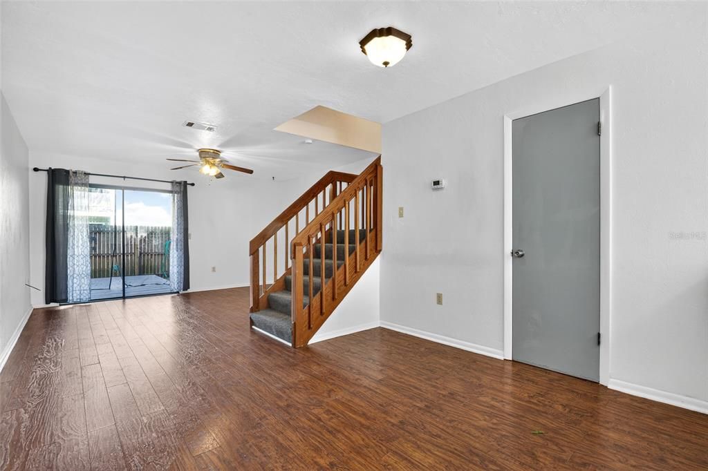 For Sale: $149,900 (2 beds, 1 baths, 1046 Square Feet)