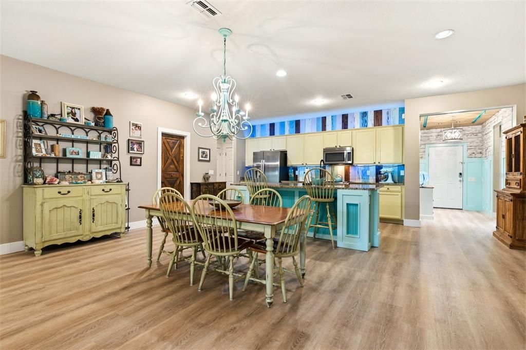 Active With Contract: $495,000 (3 beds, 3 baths, 2635 Square Feet)