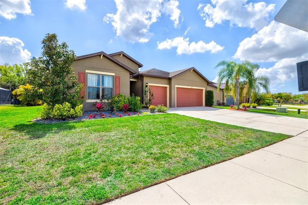 Active With Contract: $495,000 (3 beds, 3 baths, 2635 Square Feet)