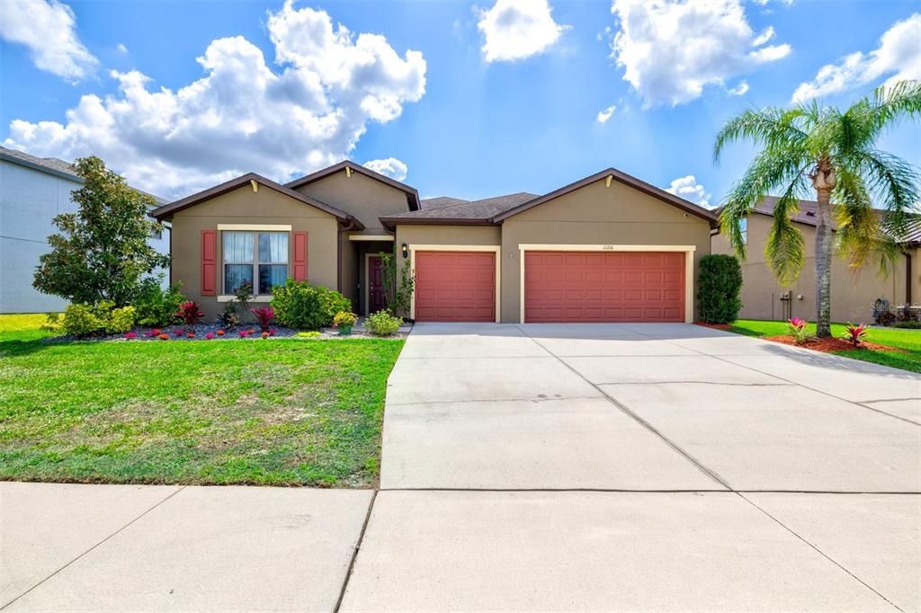 Active With Contract: $495,000 (3 beds, 3 baths, 2635 Square Feet)