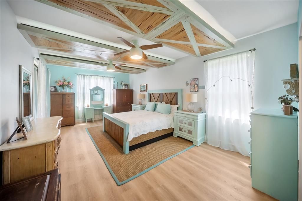 Active With Contract: $495,000 (3 beds, 3 baths, 2635 Square Feet)