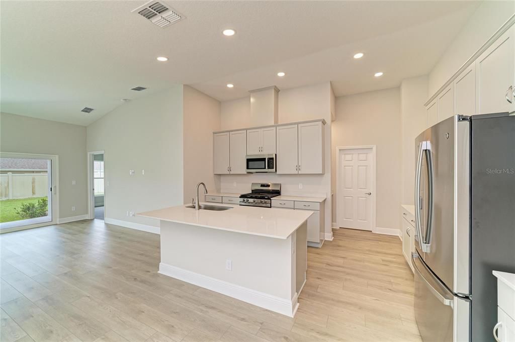 Active With Contract: $299,990 (3 beds, 2 baths, 1534 Square Feet)