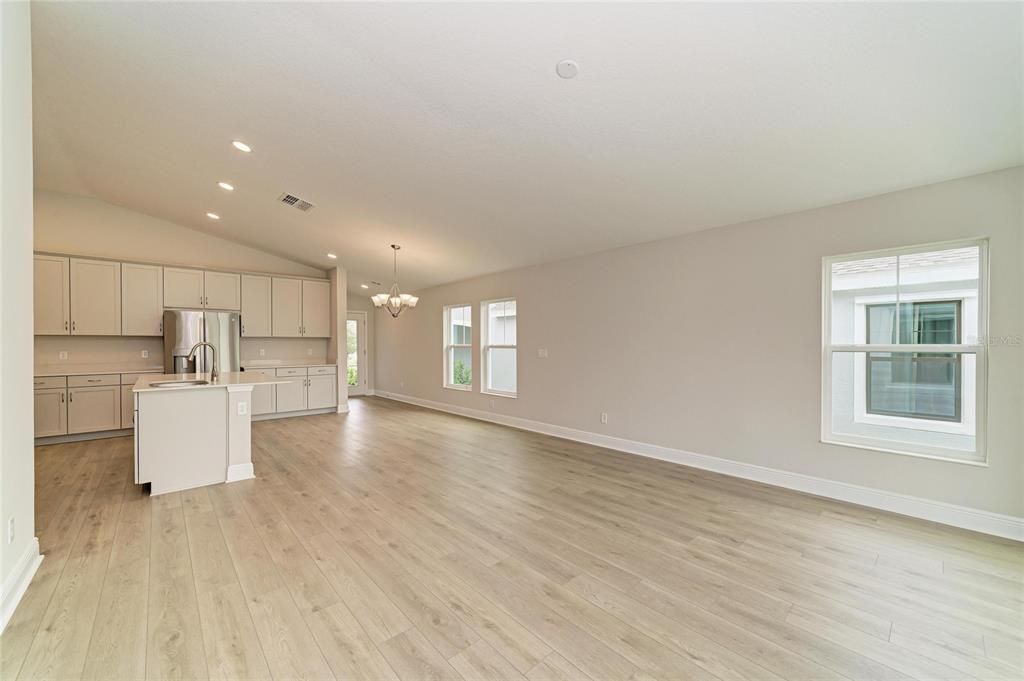 Active With Contract: $299,990 (3 beds, 2 baths, 1534 Square Feet)