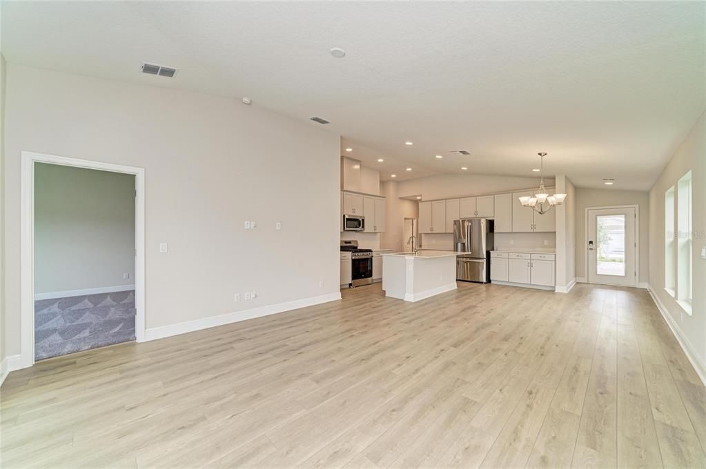 Active With Contract: $299,990 (3 beds, 2 baths, 1534 Square Feet)