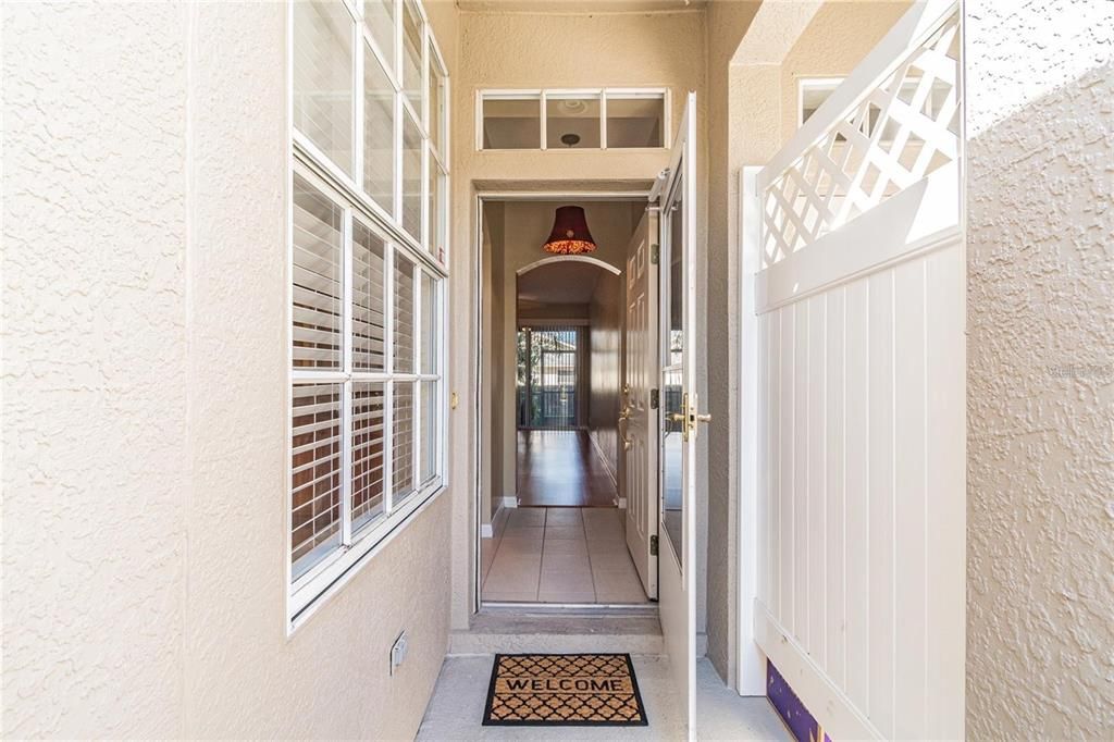 Active With Contract: $2,400 (2 beds, 2 baths, 1269 Square Feet)
