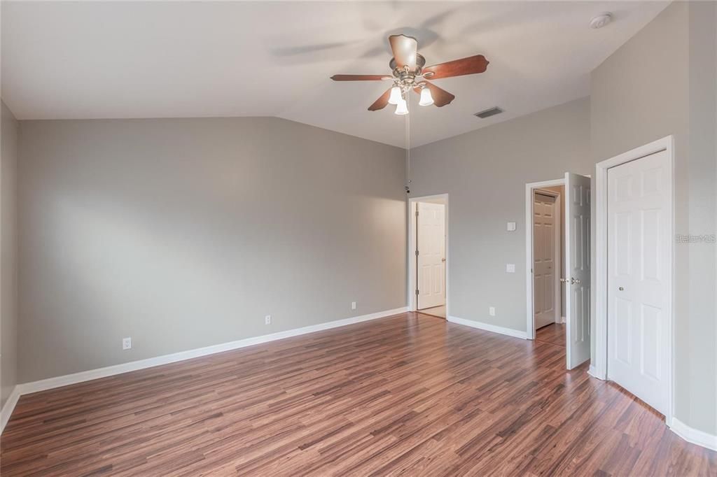 Active With Contract: $2,400 (2 beds, 2 baths, 1269 Square Feet)