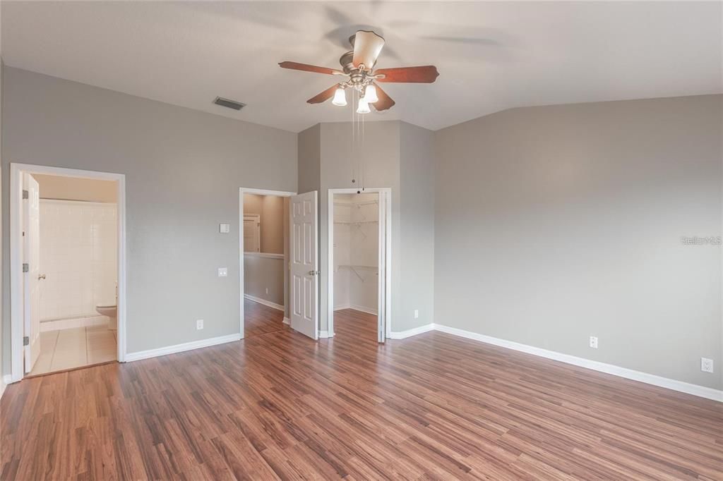 Active With Contract: $2,400 (2 beds, 2 baths, 1269 Square Feet)