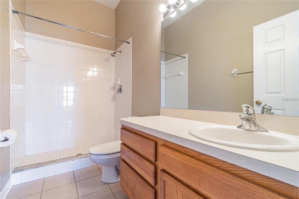 Active With Contract: $2,400 (2 beds, 2 baths, 1269 Square Feet)