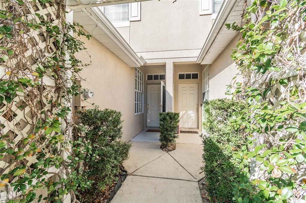 Active With Contract: $2,400 (2 beds, 2 baths, 1269 Square Feet)