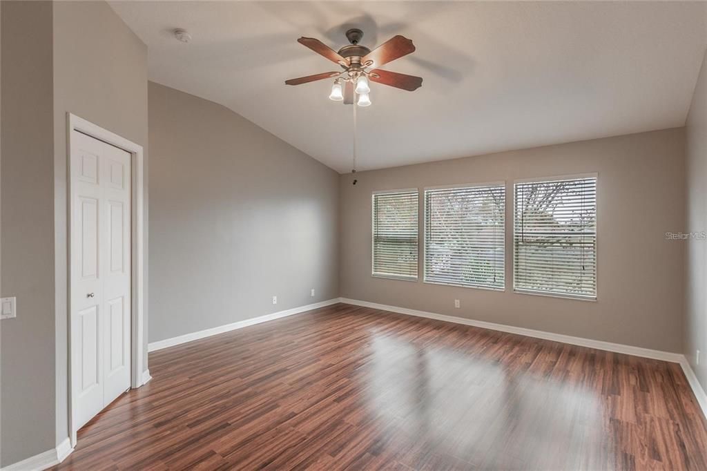 Active With Contract: $2,400 (2 beds, 2 baths, 1269 Square Feet)