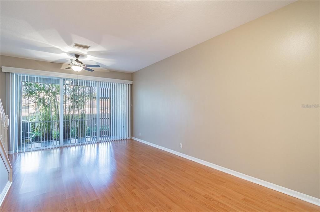 Active With Contract: $2,400 (2 beds, 2 baths, 1269 Square Feet)