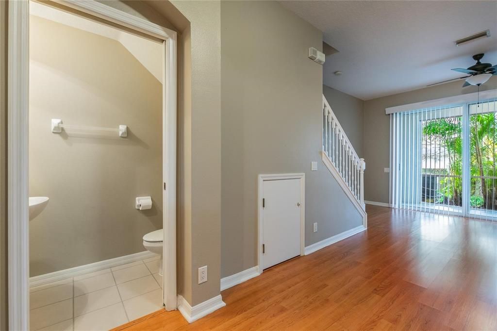 Active With Contract: $2,400 (2 beds, 2 baths, 1269 Square Feet)