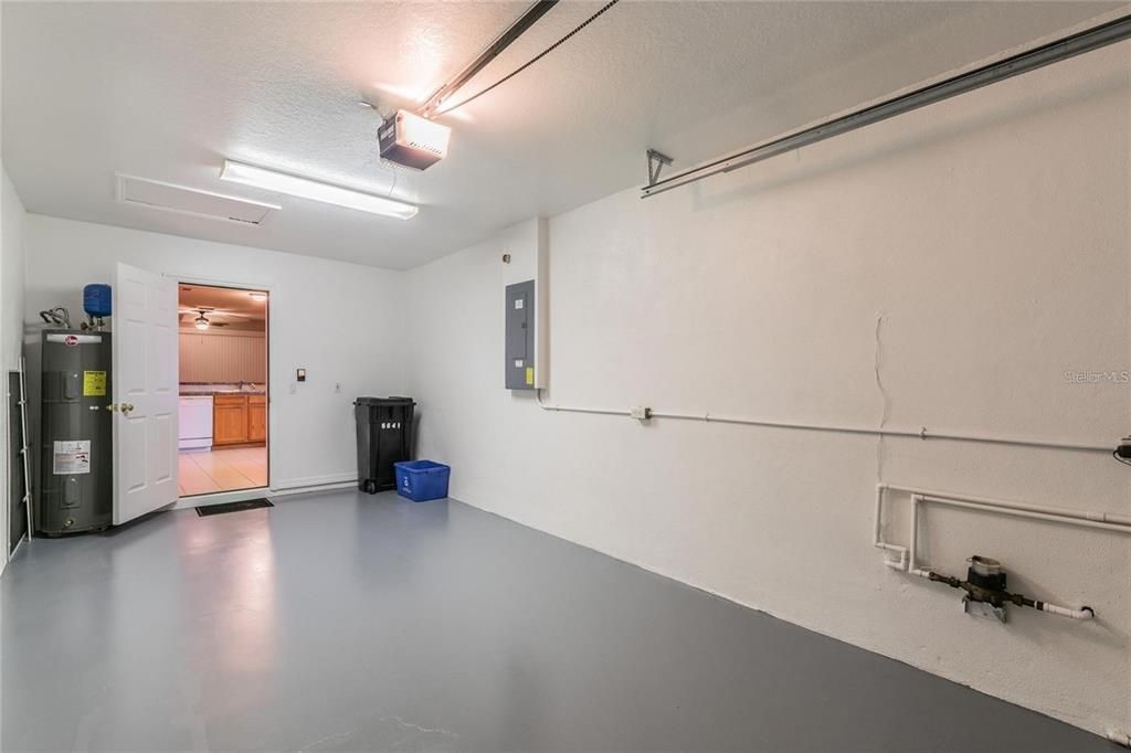 Active With Contract: $2,400 (2 beds, 2 baths, 1269 Square Feet)