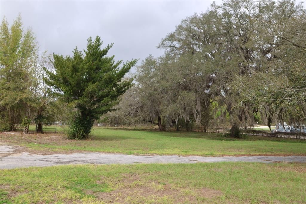 На продажу: $114,000 (1.53 acres)