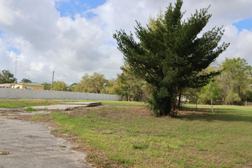 На продажу: $114,000 (1.53 acres)