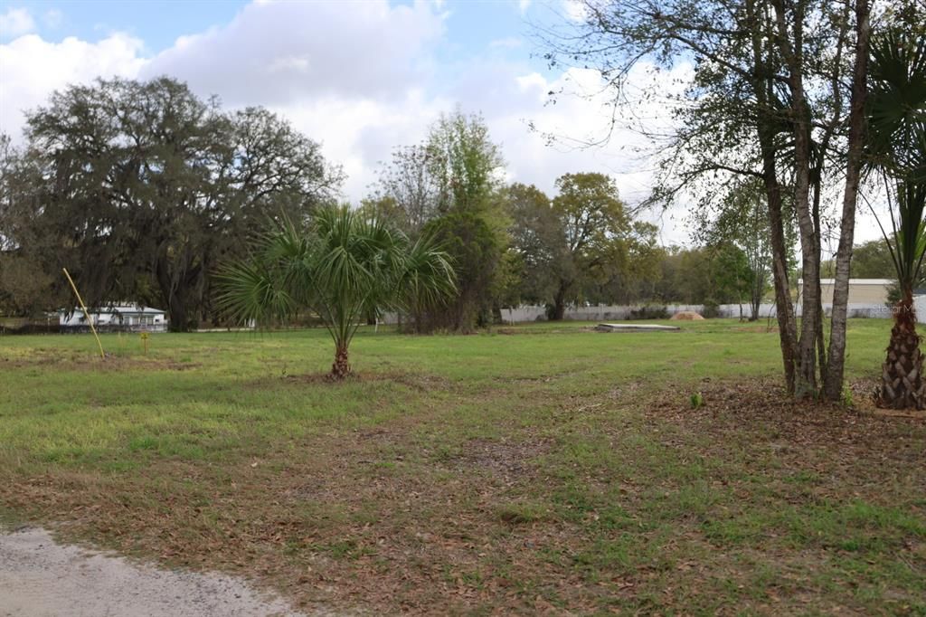 На продажу: $114,000 (1.53 acres)