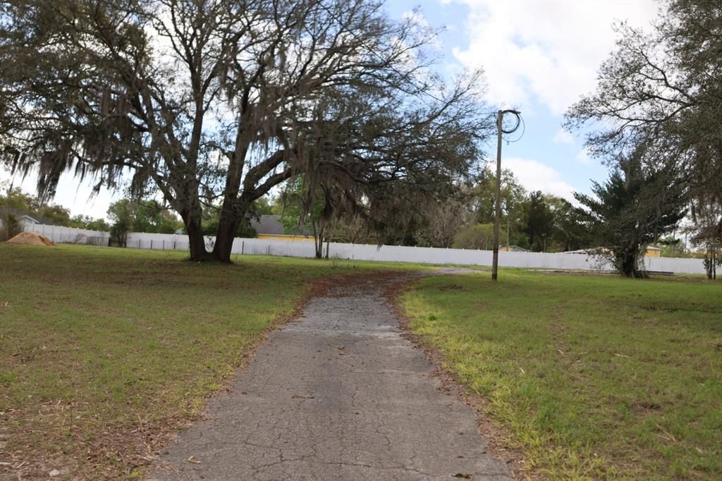 На продажу: $114,000 (1.53 acres)