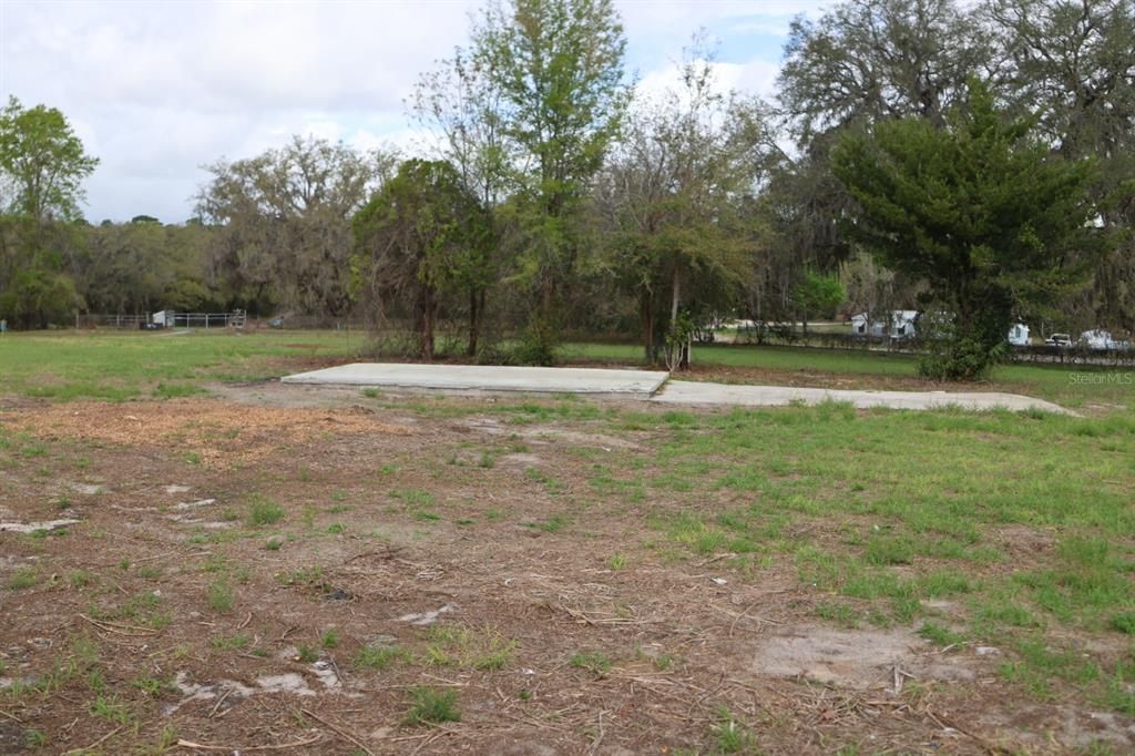 На продажу: $114,000 (1.53 acres)