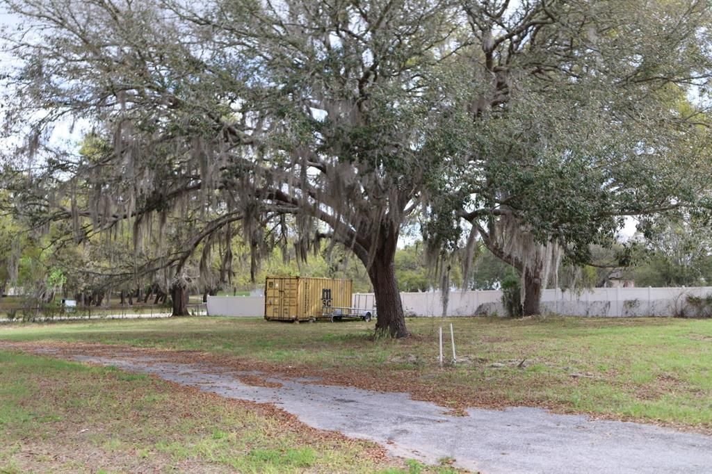 На продажу: $114,000 (1.53 acres)