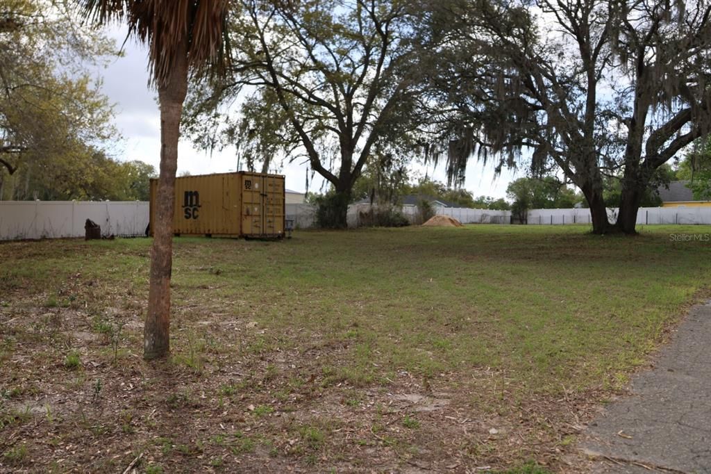 На продажу: $114,000 (1.53 acres)
