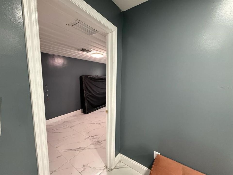 For Sale: $250,000 (6 beds, 2 baths, 1632 Square Feet)