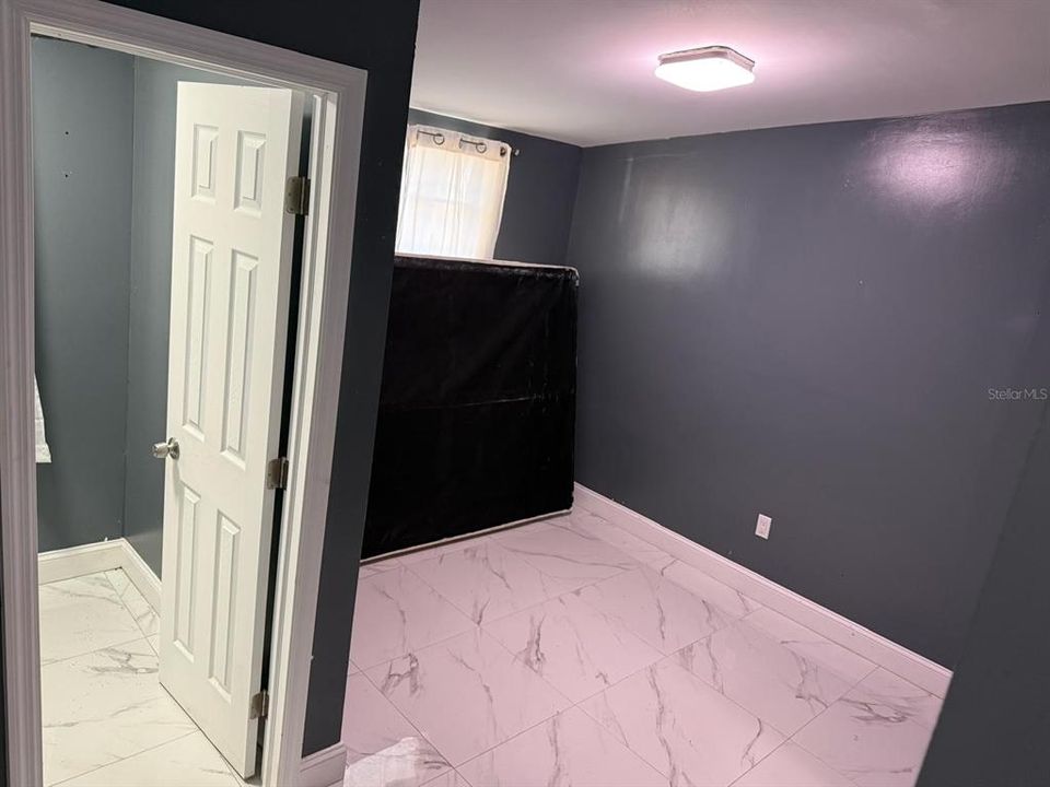 For Sale: $250,000 (6 beds, 2 baths, 1632 Square Feet)