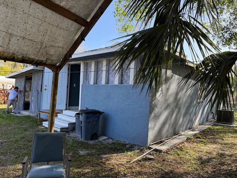 For Sale: $250,000 (6 beds, 2 baths, 1632 Square Feet)