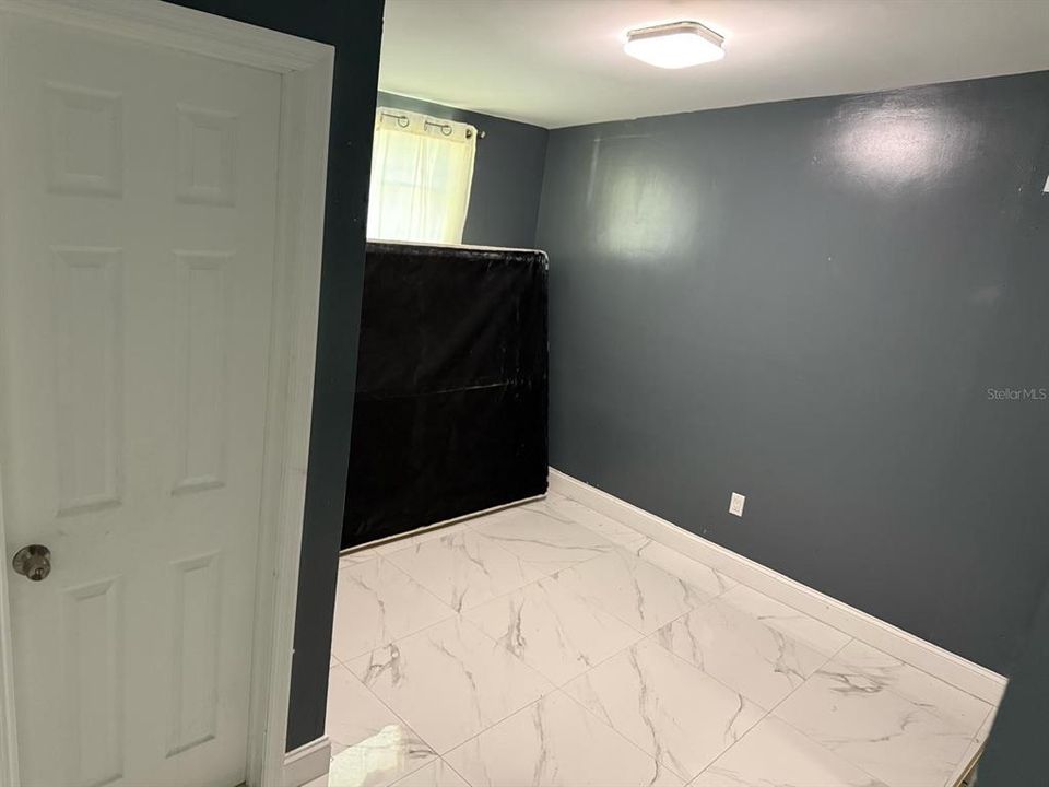 For Sale: $250,000 (6 beds, 2 baths, 1632 Square Feet)