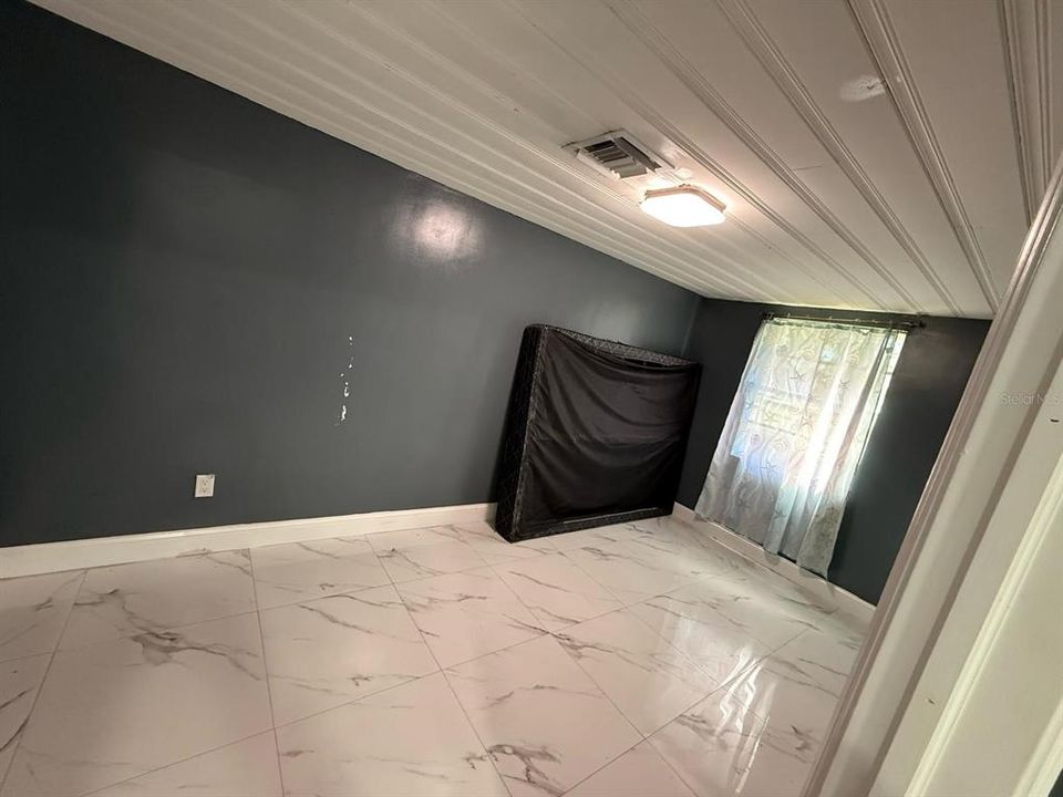 For Sale: $250,000 (6 beds, 2 baths, 1632 Square Feet)