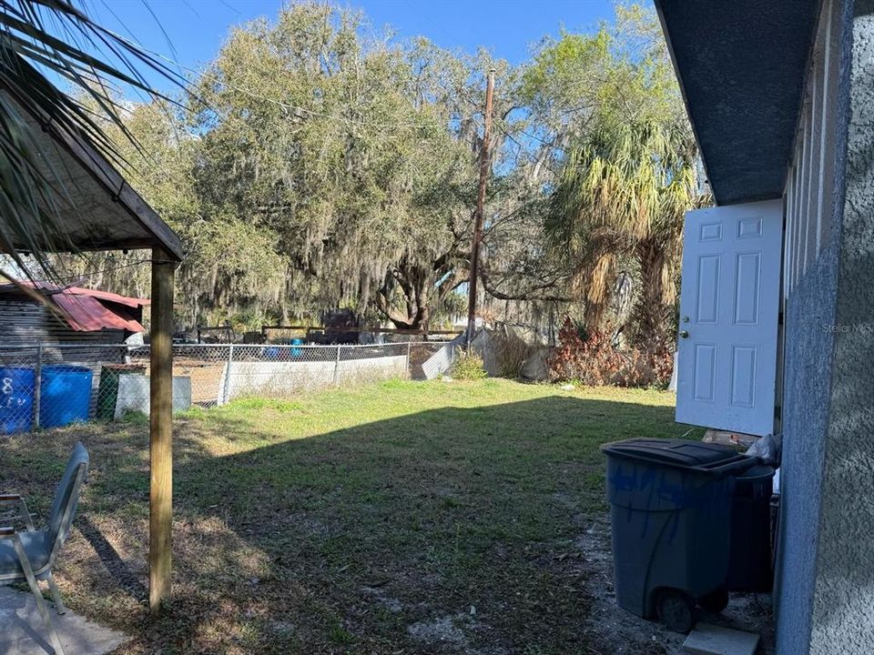 For Sale: $250,000 (6 beds, 2 baths, 1632 Square Feet)