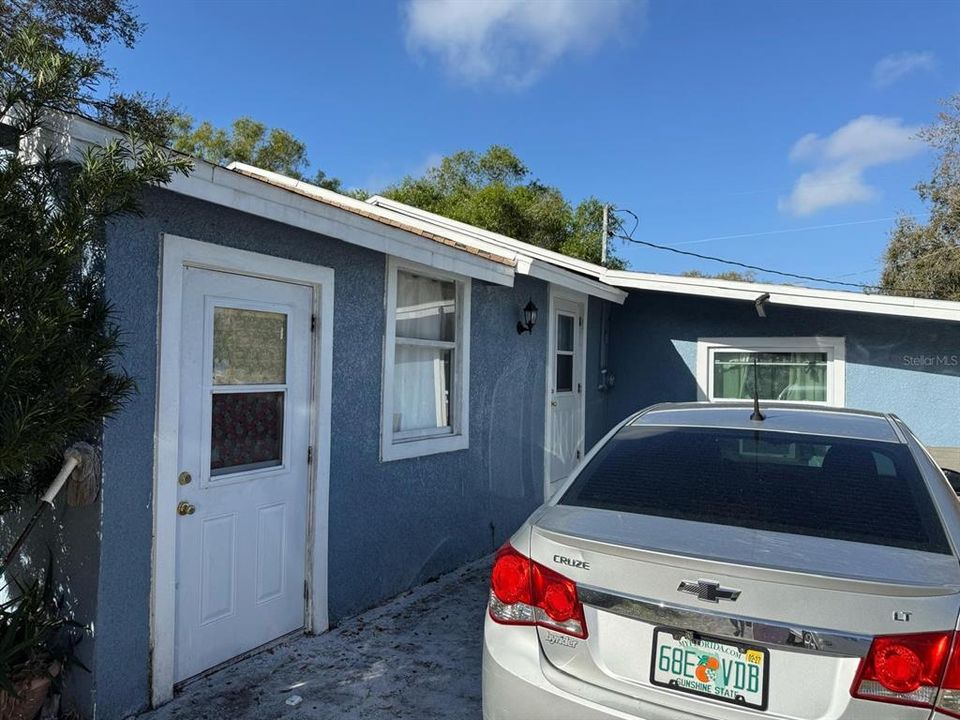 For Sale: $250,000 (6 beds, 2 baths, 1632 Square Feet)