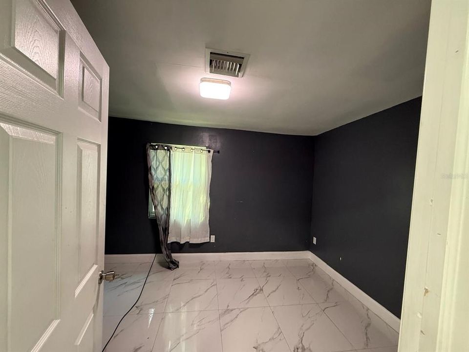 For Sale: $250,000 (6 beds, 2 baths, 1632 Square Feet)