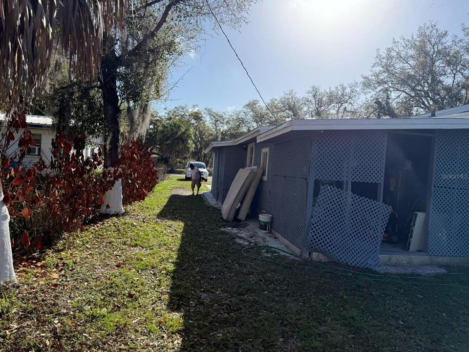 For Sale: $250,000 (6 beds, 2 baths, 1632 Square Feet)