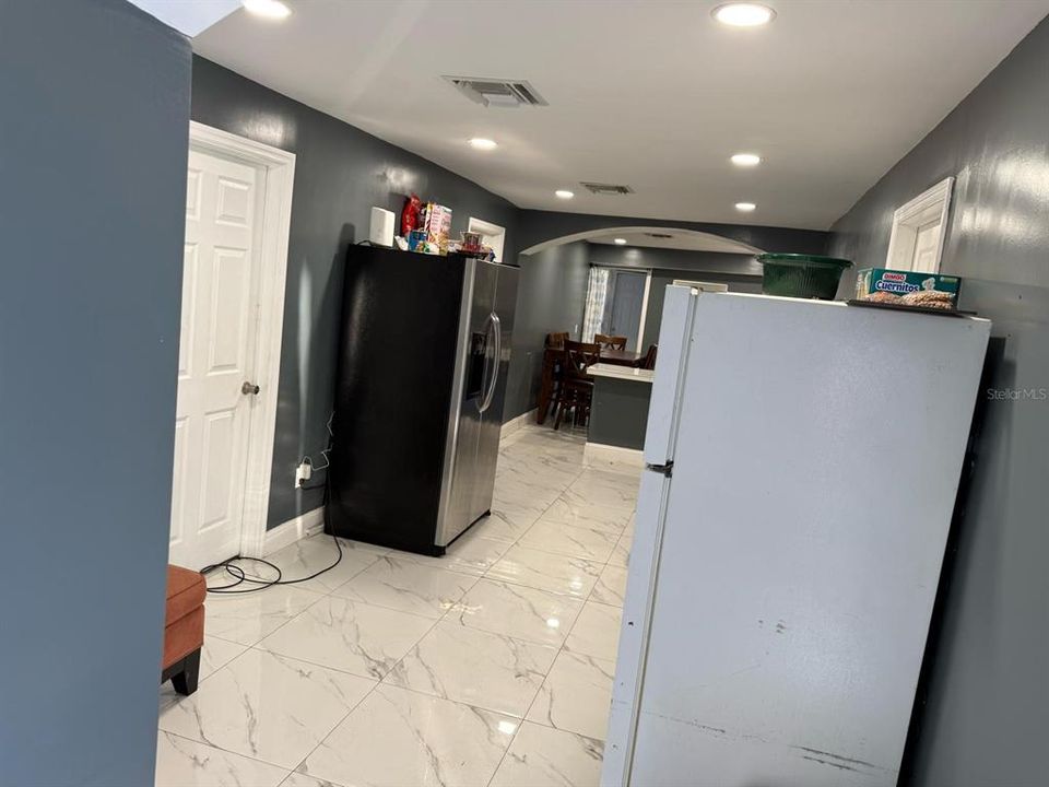 For Sale: $250,000 (6 beds, 2 baths, 1632 Square Feet)