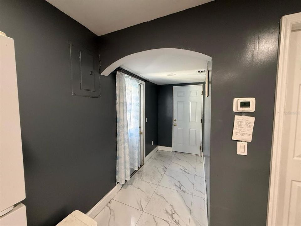 For Sale: $250,000 (6 beds, 2 baths, 1632 Square Feet)